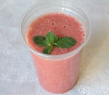 Смузи ягодно-сливочный