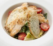 Салат Цезарь с курицей