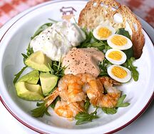 Салат с креветками и авокадо