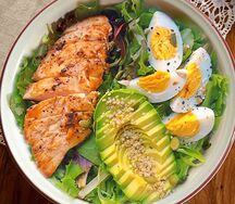 Зелёный салат с курицей