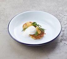 Драники со сметаной и щучьей икрой