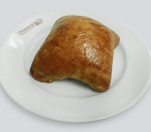 Пирожок с цыплёнком и грибами