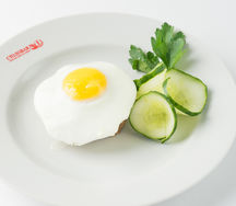 Бифштекс с яйцом