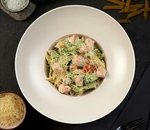 Паста с лососем и брокколи