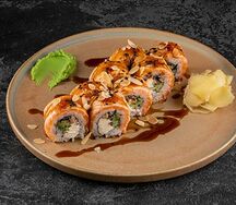 Ролл Мураками с опалённым лососем