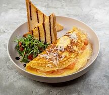 Омлет со сливочным сыром и лососем