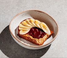 Тост с пастой и джемом