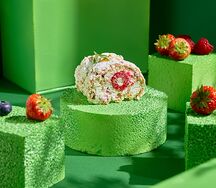 Фисташковый рулет с малиной