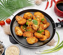 Острые яйца на горячей сковороде