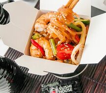 Wok с морепродуктами