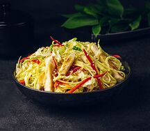 Яичная лапша с курицей в устричном соусе