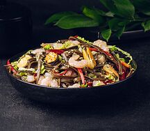 Яичная лапша с морепродуктами в устричном соусе