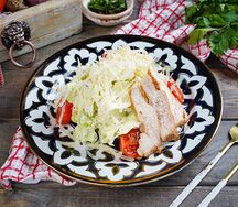 Салат Цезарь с курицей