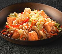 Вок с лососем