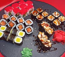 Сет с копченым лососем и угрем