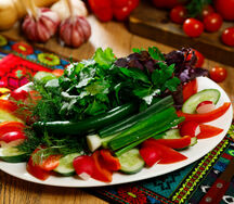 Свежие овощи с зеленью