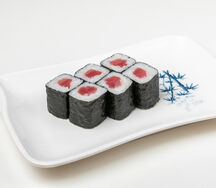 Ролл с тунцом