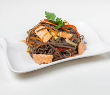 Соба лосось кисло сладкий