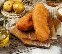 Пирожок с сосиской и картошкой