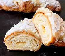 Круассан миндальный