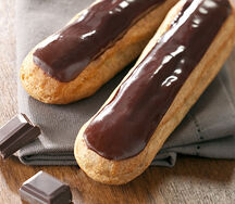 Эклер шоколадный