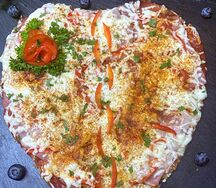 МясПицца-сердце Копченые колбаски