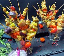 Куриные пикантные шашлычки черри с красным луком