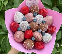 Букет из клубники в шоколаде с голубикой Вдохновение