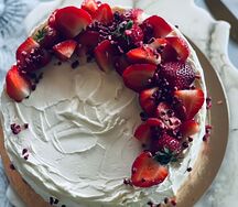 Торт с клубникой