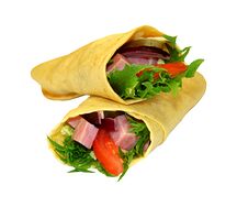 Ролл с ветчиной, зеленым салатом и маринованными огурчиками