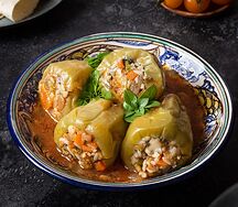 Перцы, фаршированные овощами и рисом