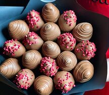 Букет из клубники в шоколаде Малиновый бум S