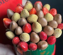 Букет из клубники Новогодний сюрприз М