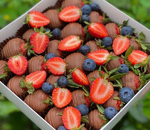 Клубника в шоколаде Лето в коробке М