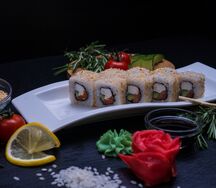 Ролл Филадельфия в кунжуте