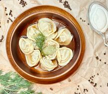 Пельмени с бульоном (12шт)