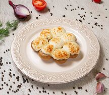 Шампиньоны, запечённые с сыром сулугуни