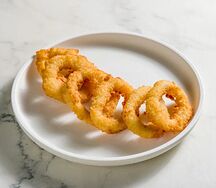 Кольцо кальмара с соусом спайси