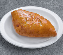 Пиражок с яйцом и луком