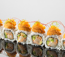 Ролл с гребешком и икрой морского ежа