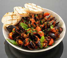 Мидии в томатном соусе