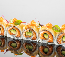 Запеченный ролл с лососем