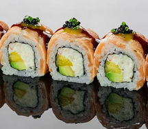 Ролл с трюфельным крабом и опаленным лососем