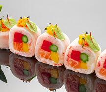 Сашими ролл со сладкой креветкой, тунцом и лососем