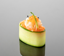 Суши в огурце Лосось, морской гребешок