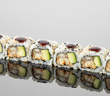 Ролл с угрем и авокадо