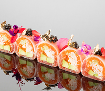 Сашими ролл с тунцом, лососем, трюфельным крабом и черной икрой