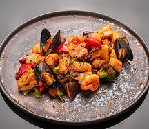 Морепродукты с овощами