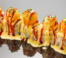 Ролл с креветкой, фуа-гра и карамельным яблоком