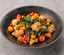 Салат с креветками и киноа